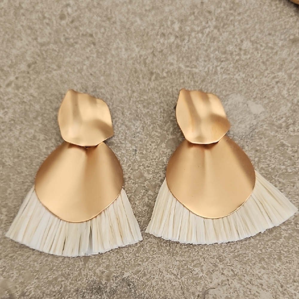 Elegant Gold and Cream Earrings